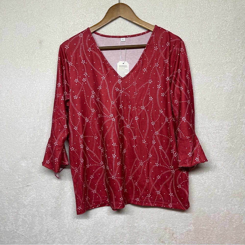 Beautiful holiday style top size L NWT